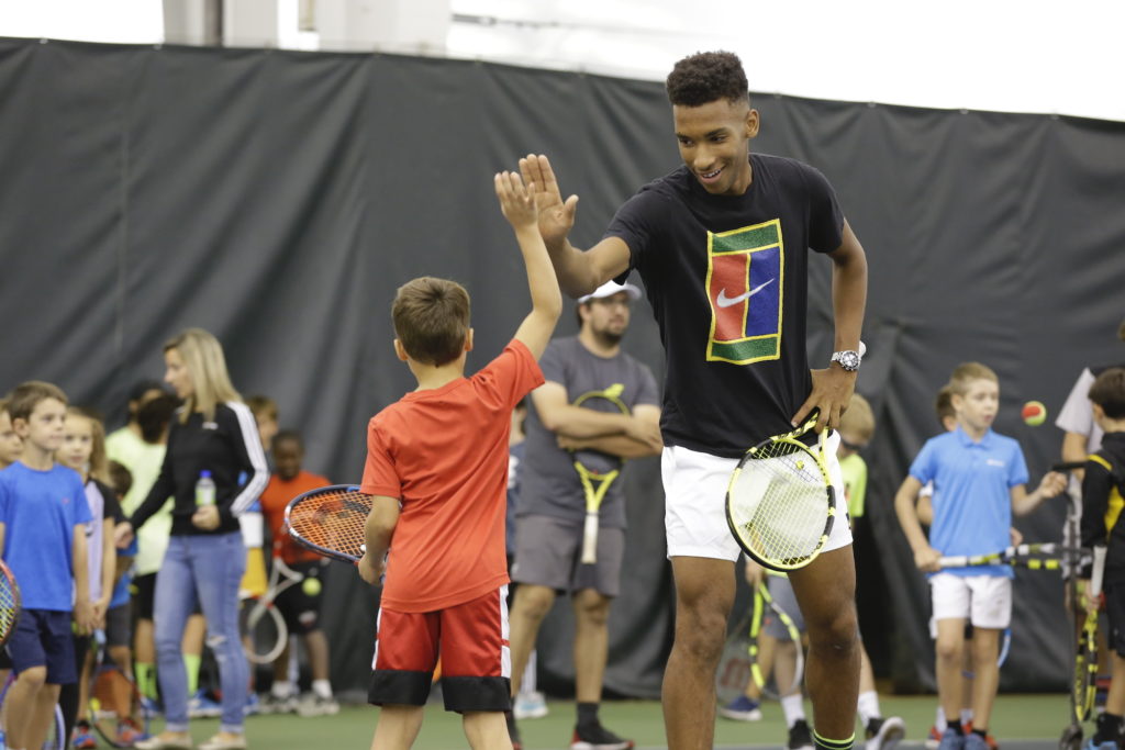 auger-aliassime plays tennis with kids