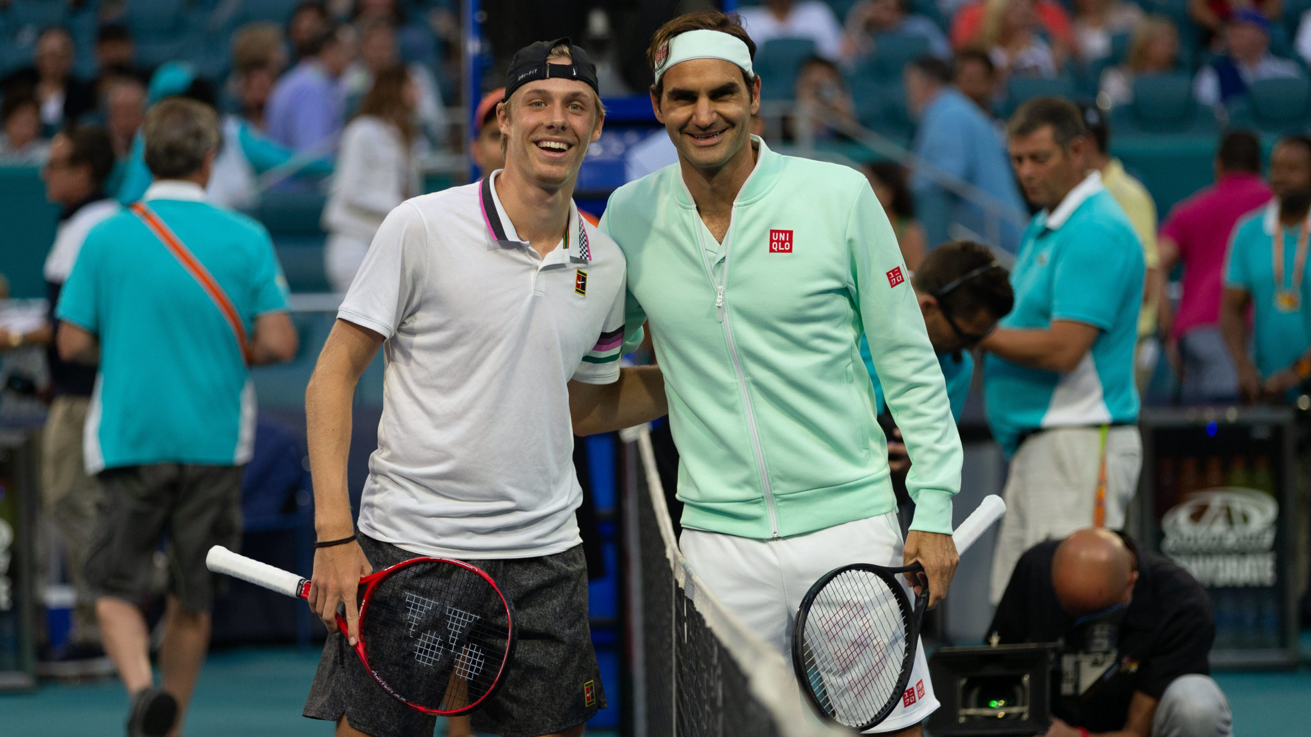 Теннис майами результаты матчей. Пюц т теннис. Теннис фото Роджер Федерер подача на willbal don. BMW Miami Tennis.