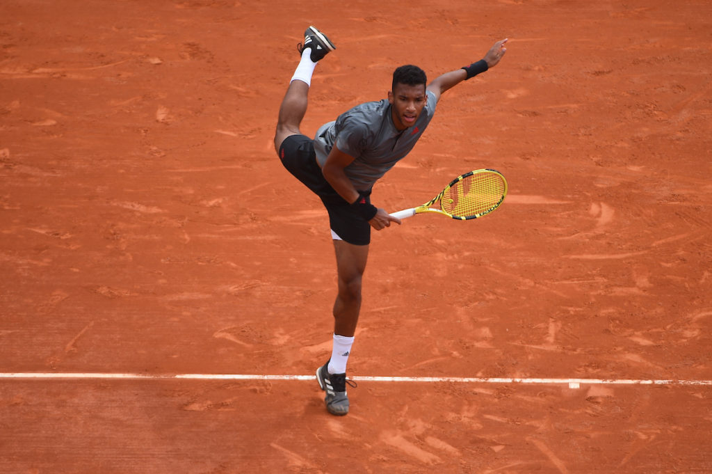 Auger Aliassime serving on clay