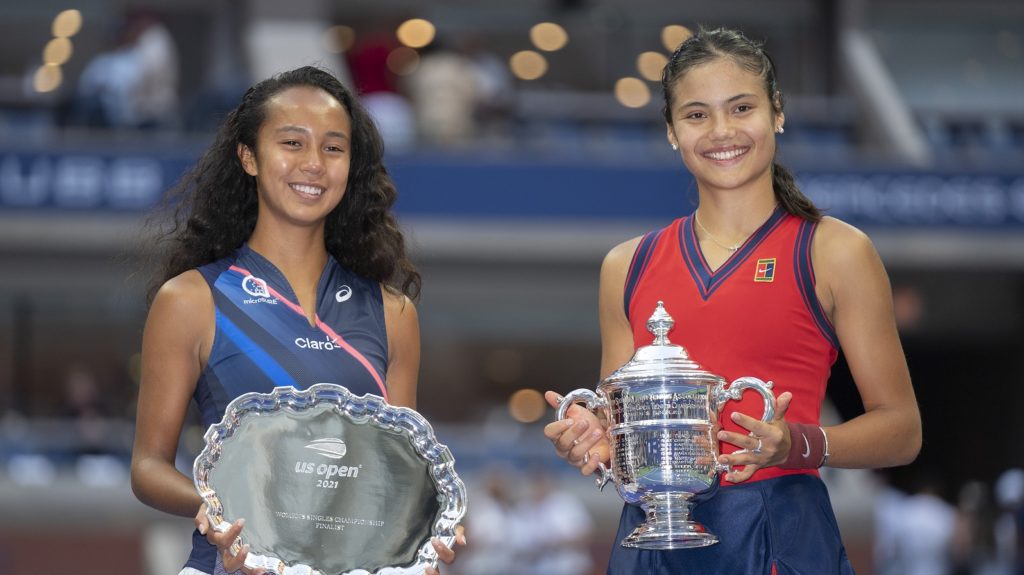 Leylah Fernandez with her runners-up trophy from the 2021 US Open final