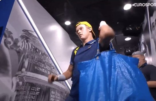 Holger Rune in the player tunnel with an Ikea bag
