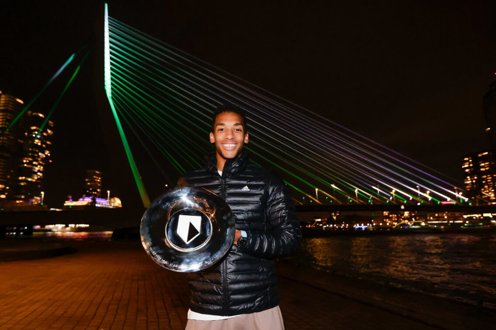 felix auger aliassime holding first singles title trophy