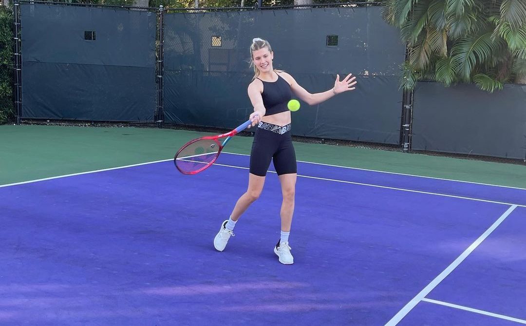 Genie Bouchard hits a forehand on practice