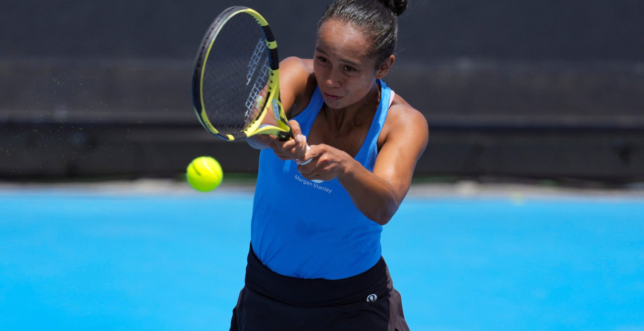 Leylah Fernandez hits a backhand.