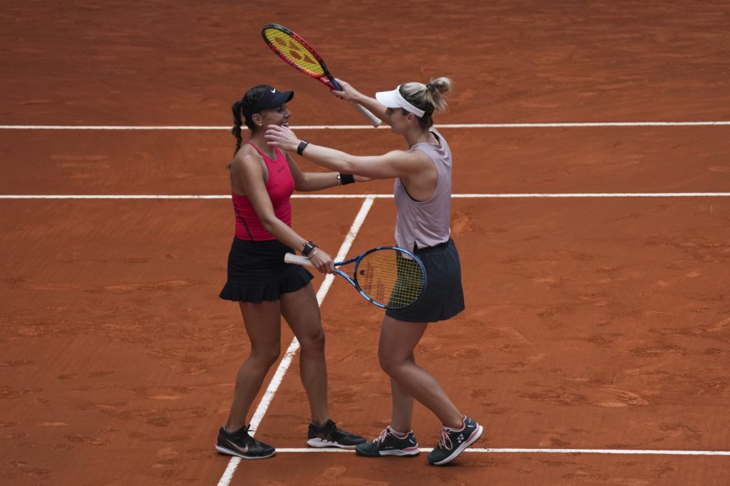 Gaby Dabrowski wins the doubles title at the Mutua Madrid Open