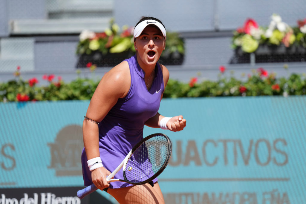Bianca Andreescu pumps her fist and shouts
