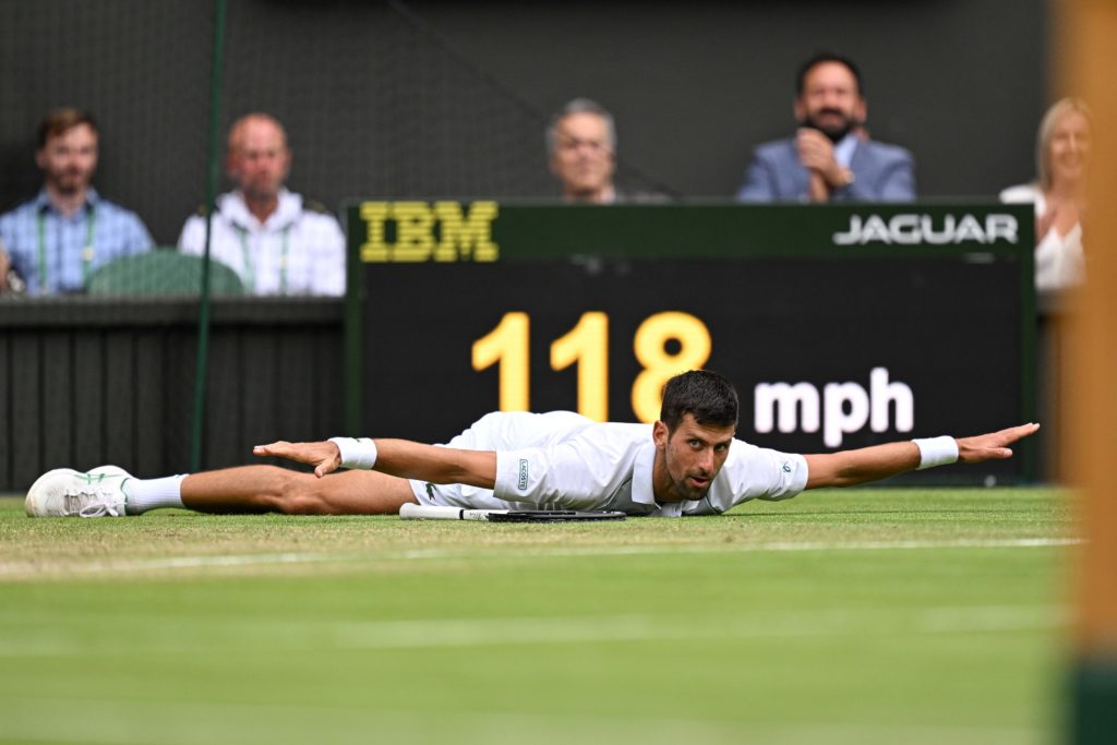 Djokovic flying pose