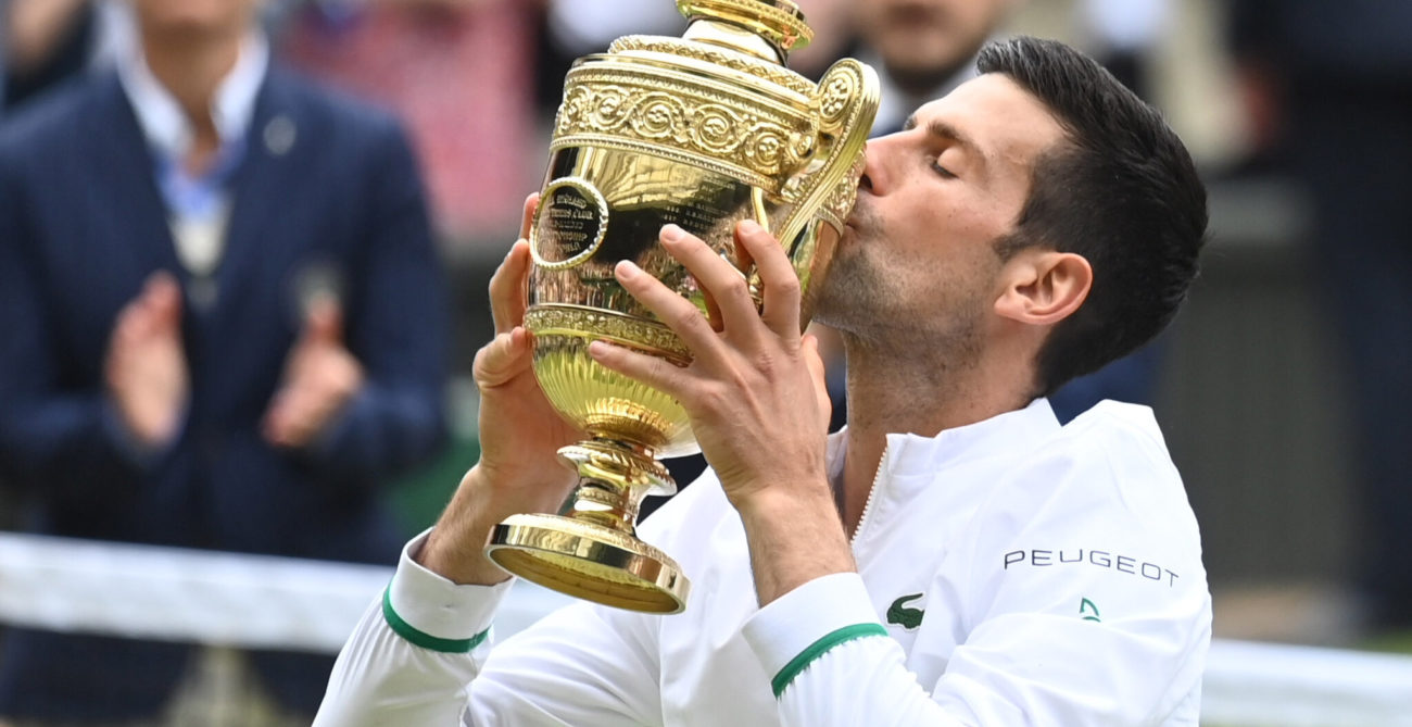 Djokovic kissing trophy