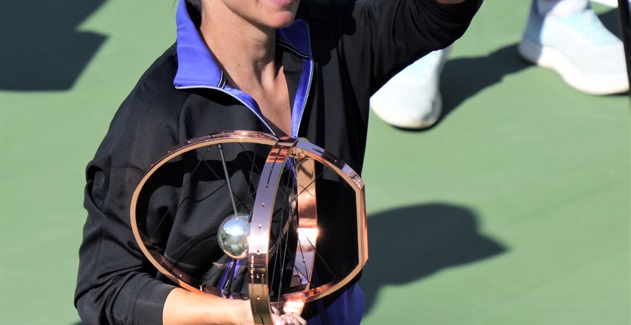 Simona Halep holds the singles trophy.