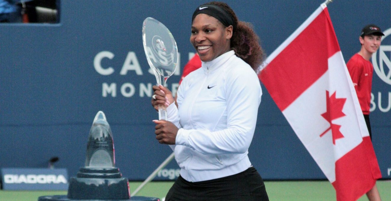 Serena Williams lifts the Rogers Cup trophy.