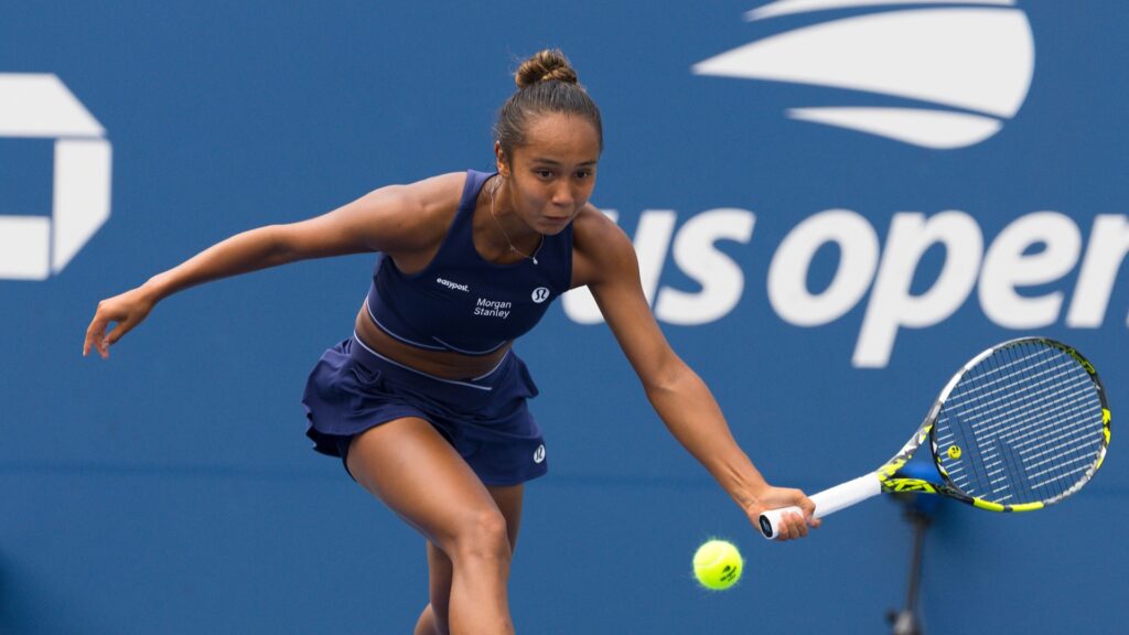 Leylah Fernandez lunges to hit a forehand.