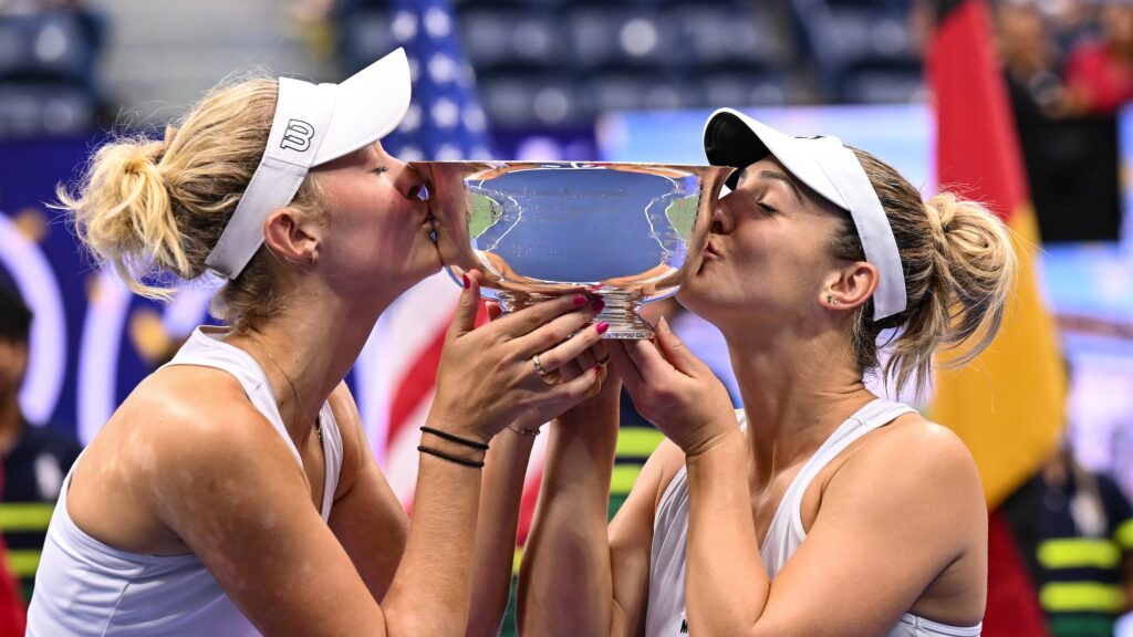 Erin Routliffe (left) and Gabriela Dabrowski kiss the US Open trophy.
