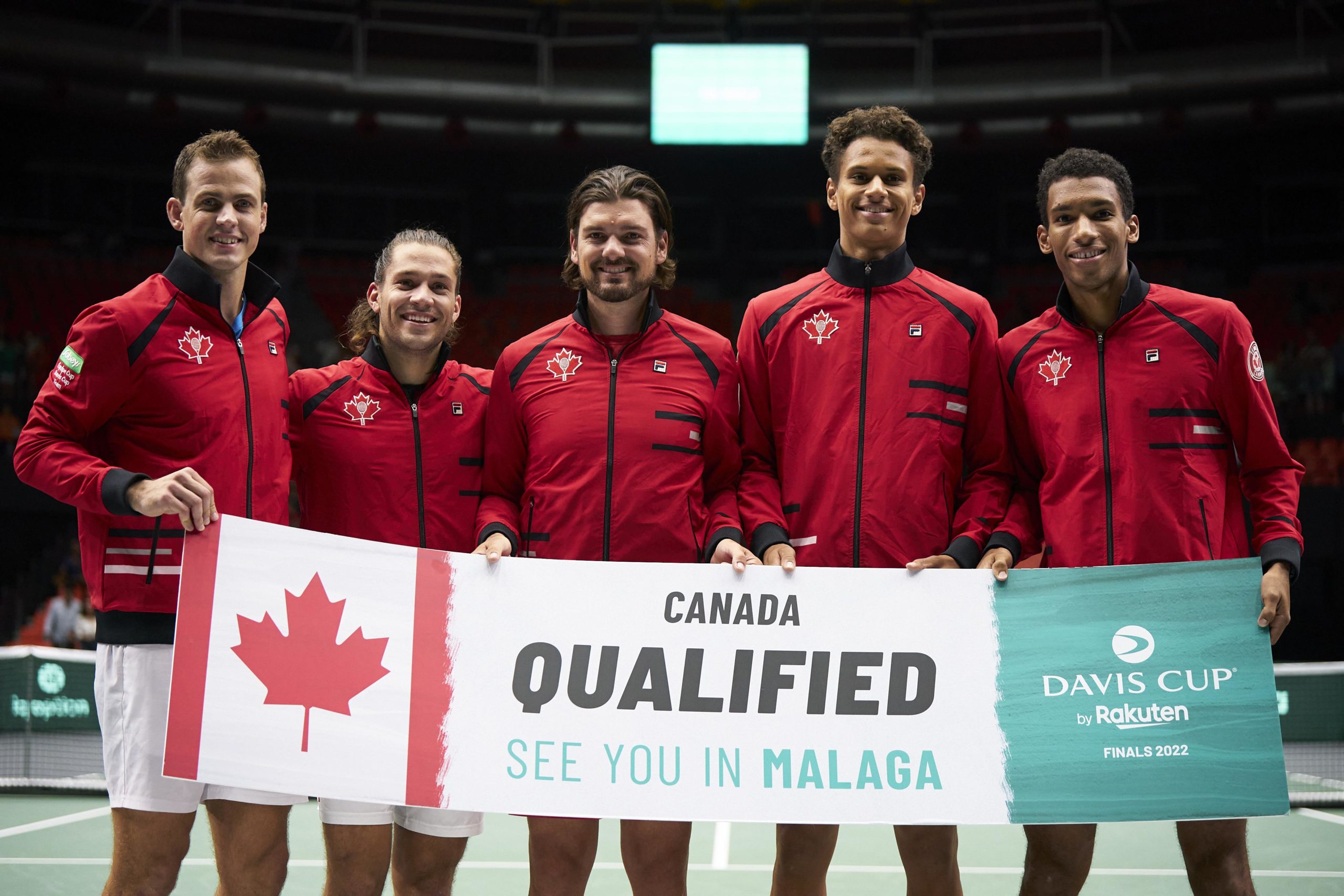 Vasek Pospisil, Alexis Galarneau, Frank Dancevic, Gabriel Diallo and Felix Auger-Aliassime hold up a sign that says 