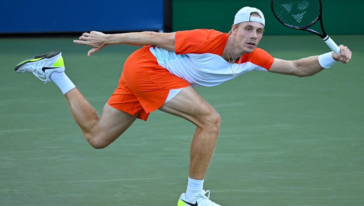 Shapovalov stretch forehand