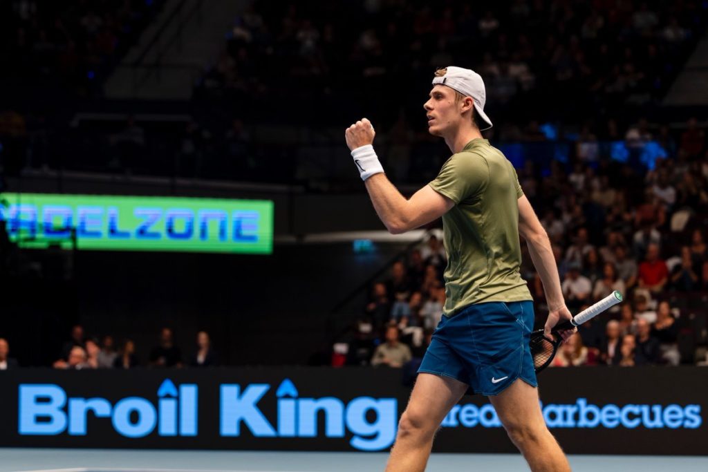 Shapovalov fist pump