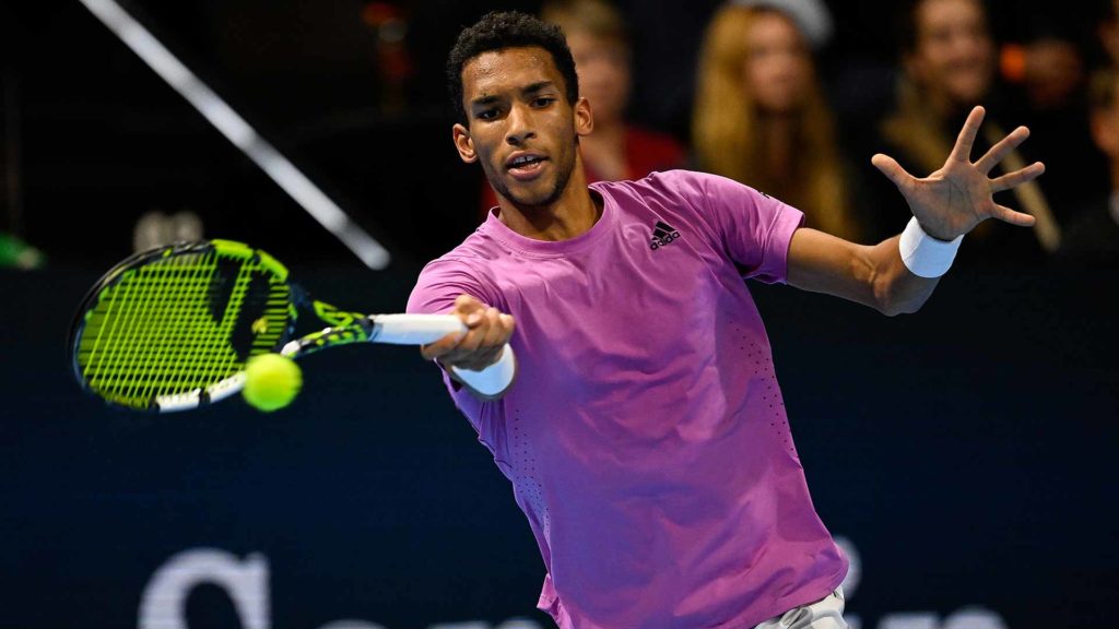 Auger-Aliassime forehand