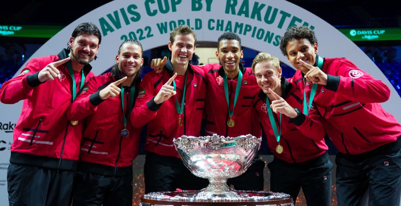 Frank Dancevic, Alexis Galarneau, Vasek Pospisil, Felix Auger-Aliassime, Denis Shapovalov, and Gabriel Diallo stand behind the Davis Cup trophy.