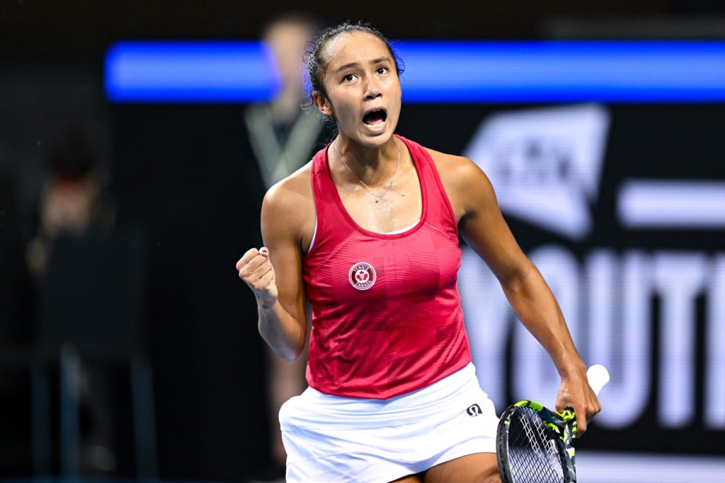 Leylah Fernandez pumps her fist and yells.