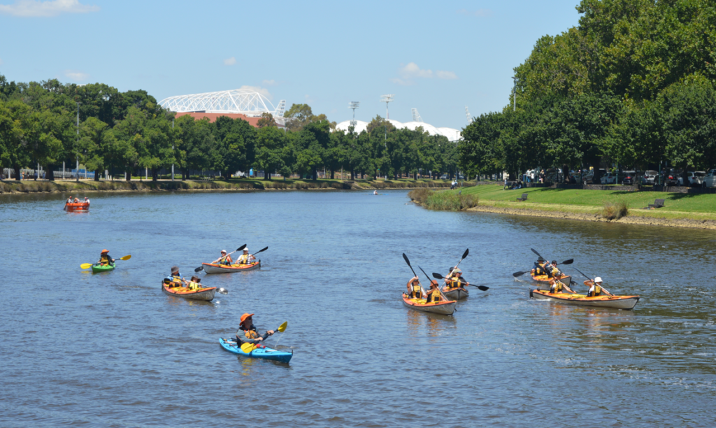 Paddlers paddle on the Yara River.