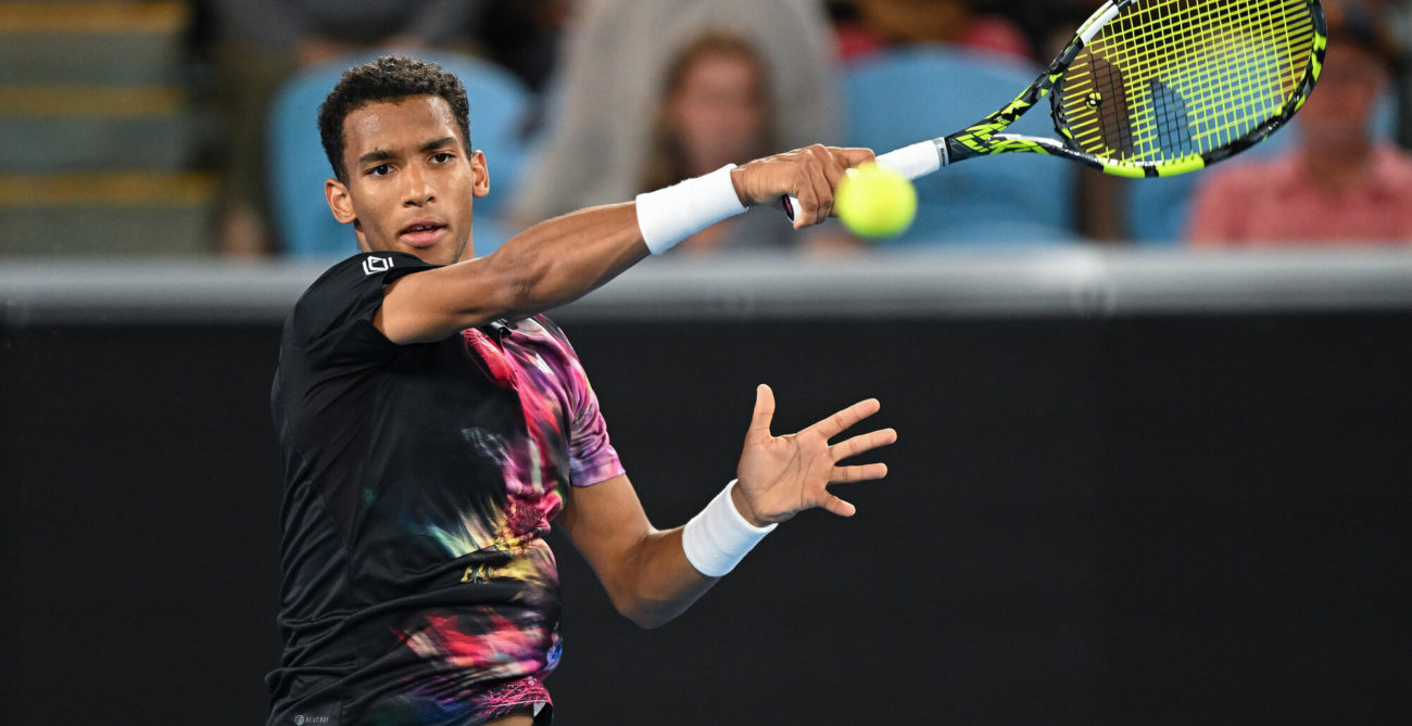 Félix Auger-Aliassime hits a forehand