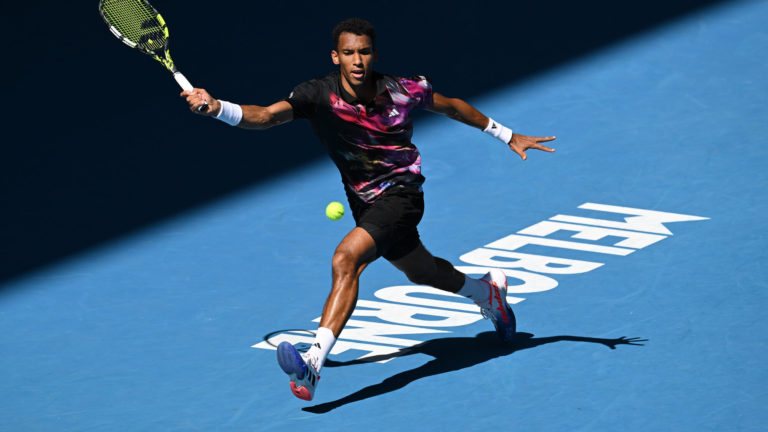 Auger-Aliassime stretch forehand