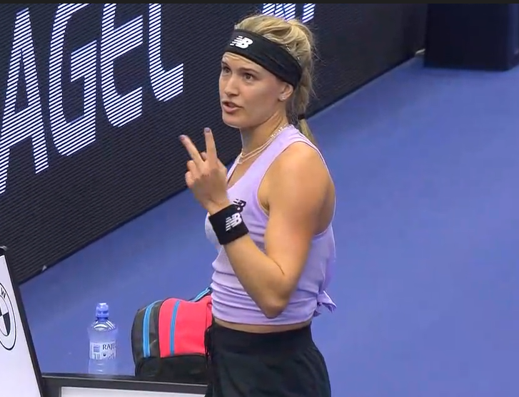 Eugenie Bouchard argues with the umpire.
