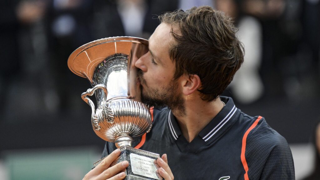 Daniil Medvedev kisses the Rome trophy.