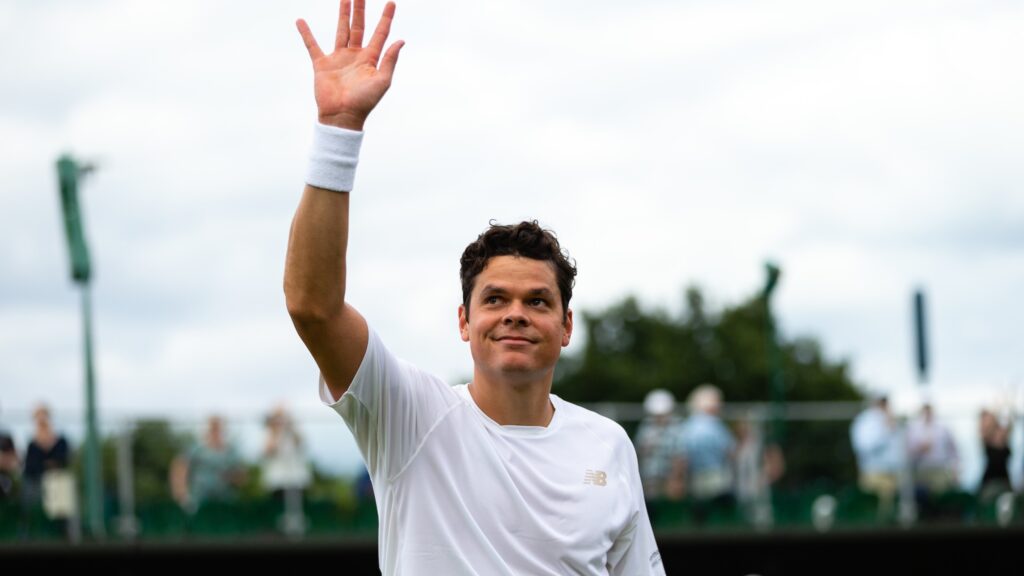 Milos Raonic waves to the crowd.