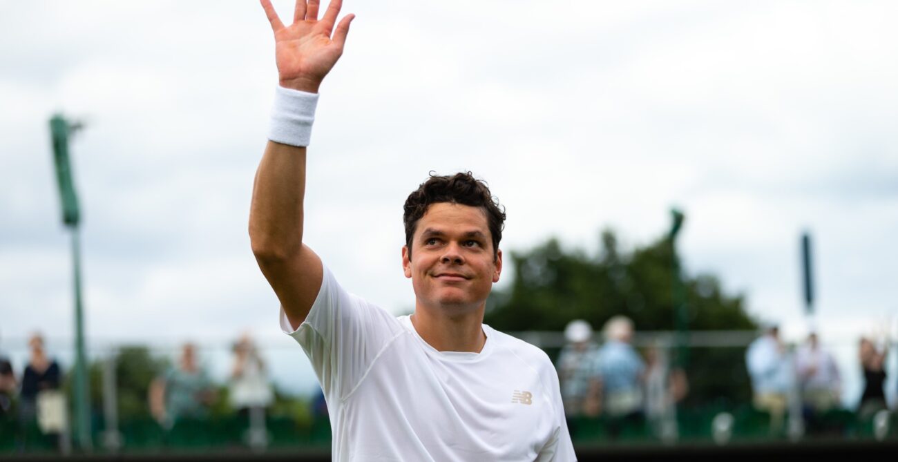 Milos Raonic waves to the crowd.