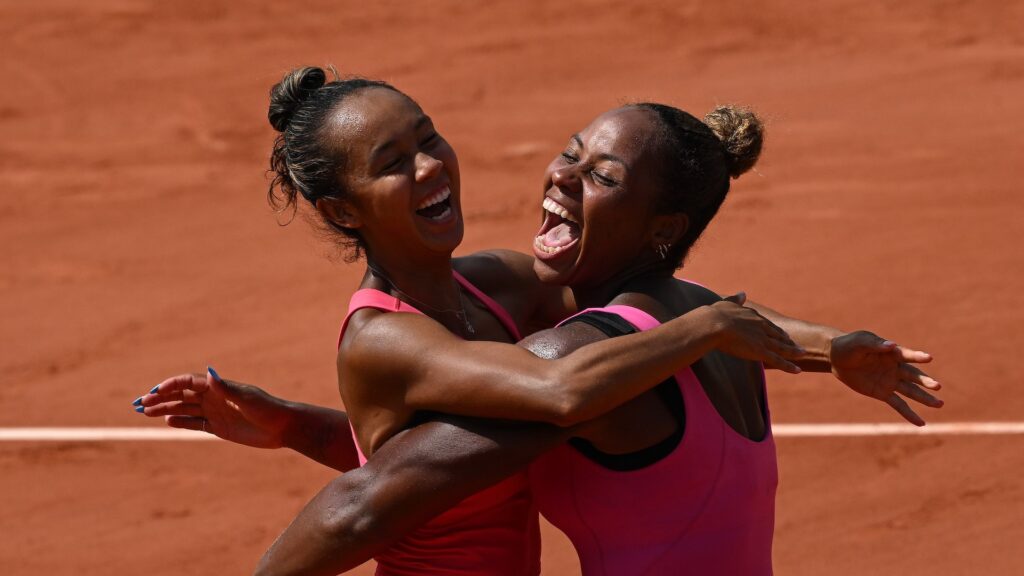 Leylah Fernandez (left) and Taylor Townsend hug.