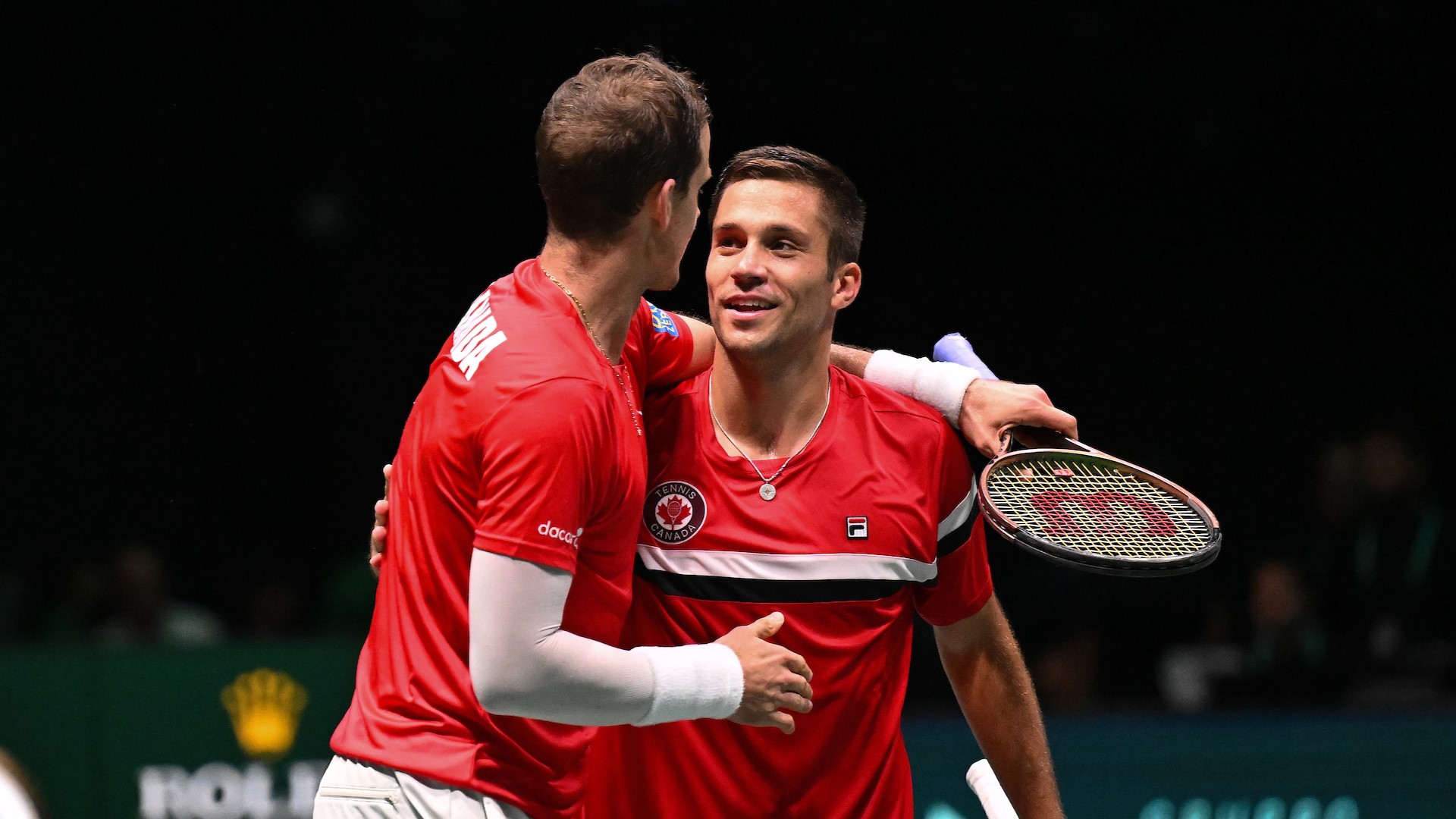 Canada sweeps Italy in opening tie of Davis Cup Finals group stage