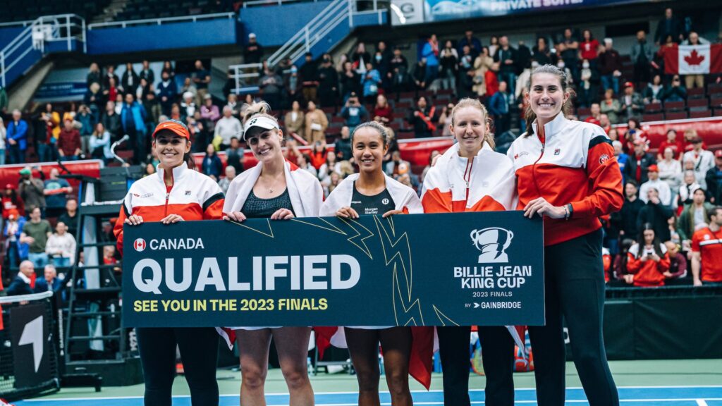From left to right, Heidi el-Tabakh, Gabriela Dabrowski, Leylah Fernandez, Katherine Sebov and Rebecca Marino hold up a sign that says "qualified"