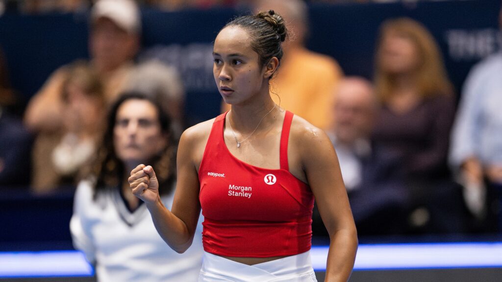 Leylah Fernandez pumps her fist. She led Canada to victory over Chile at the United Cup on Sunday.